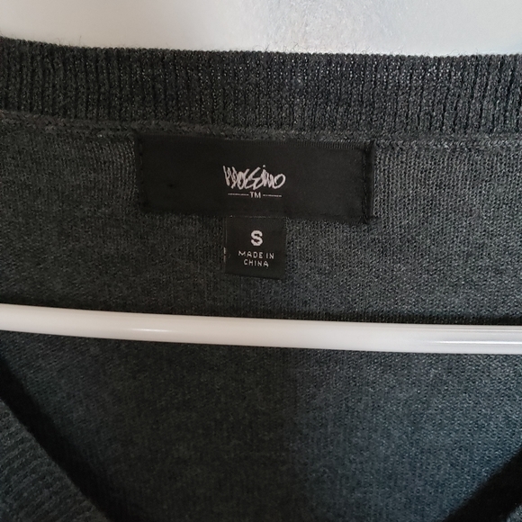 Mossimo Supply Co. Lightweight V-Neck Sweater - Picture 8 of 9